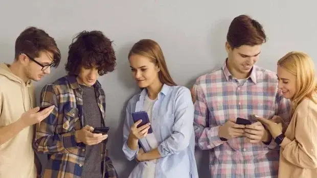 Cum ne schimbă rețelele sociale modul de gândire?