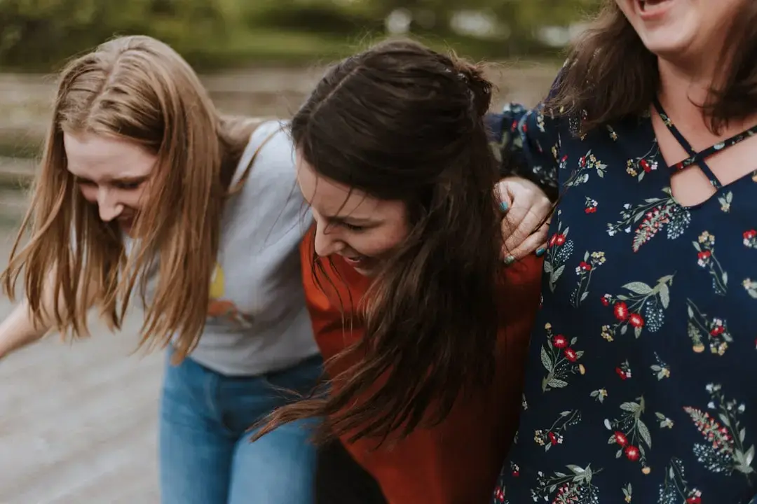 Prietenii adolescenților: influență pozitivă sau negativă?