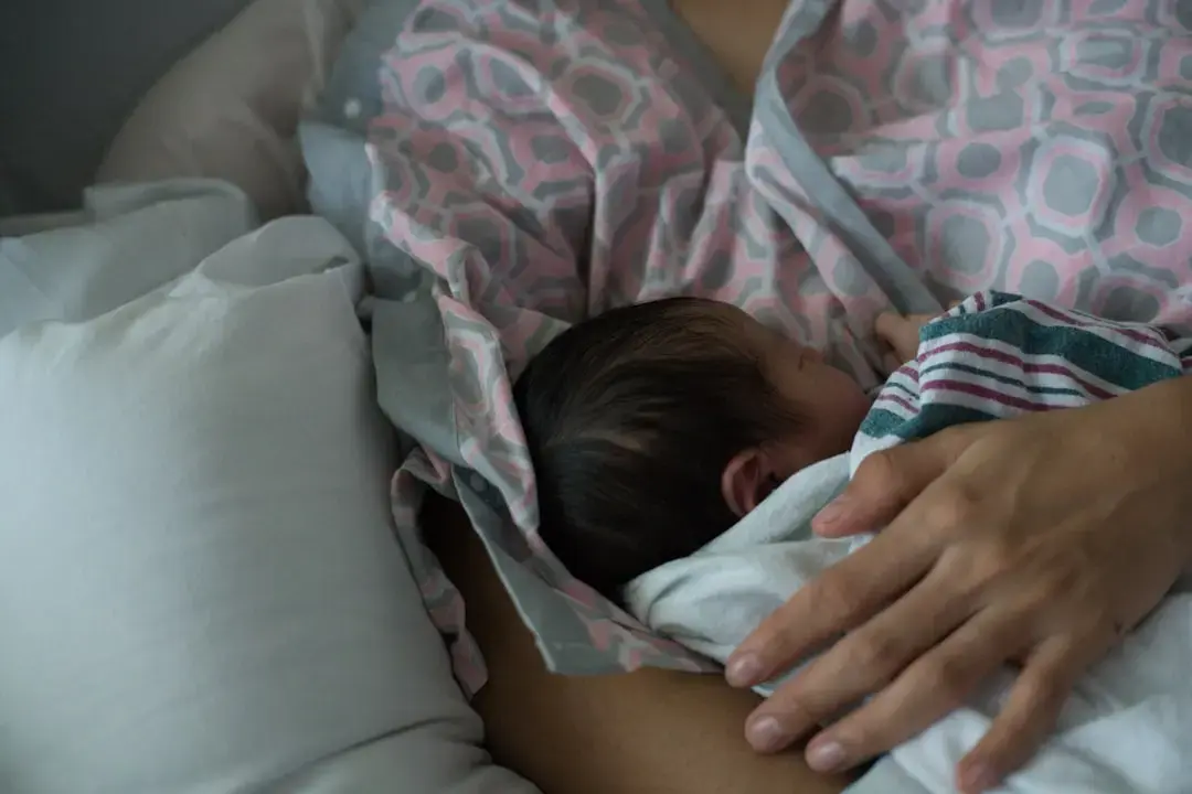 Sănătatea mintală postpartum: Provocările emoționale ale mamelor