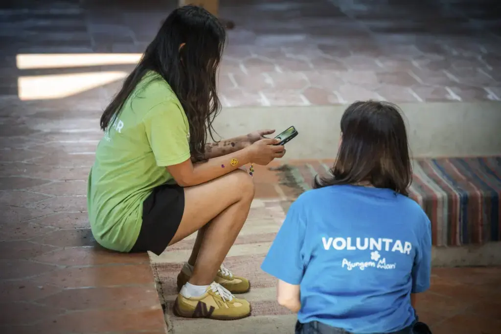 Ce înveți despre tine când devai voluntar pentru un copil vulnerabil