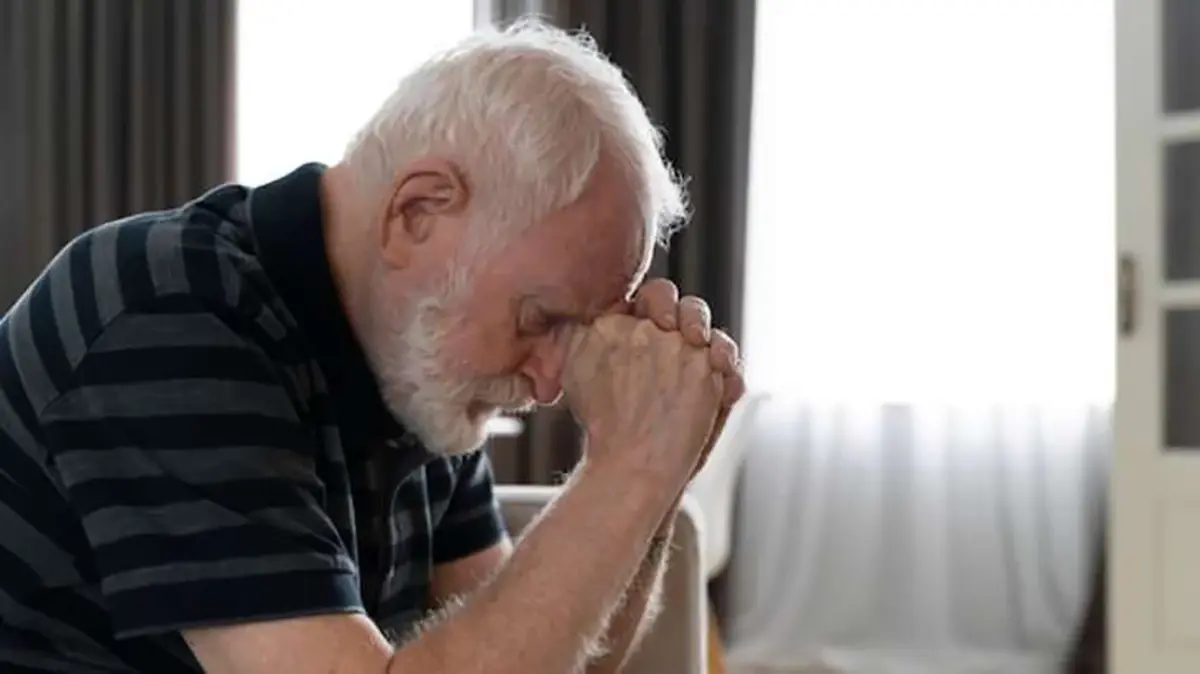Gândurile negative repetate cresc riscul de Alzheimer, arată studiile