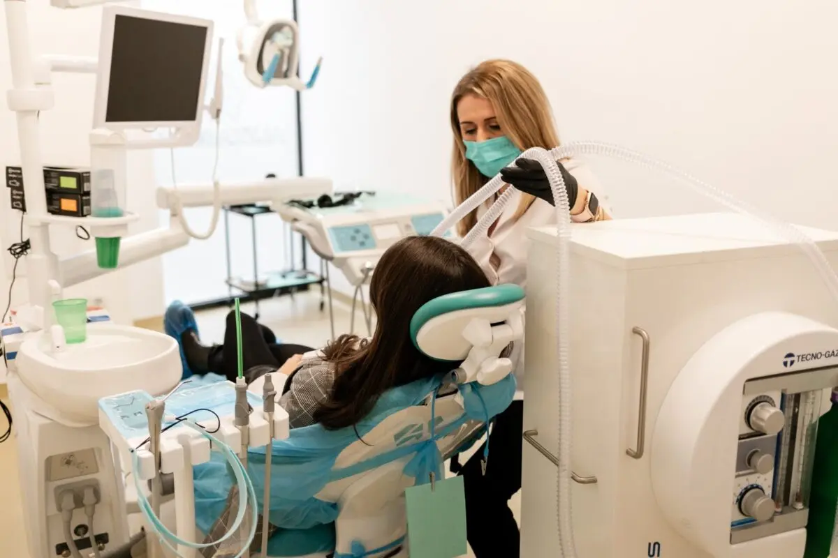 Infecția dentară poate provoca dureri cranio-faciale: când să cauți ajutor medical imediat
