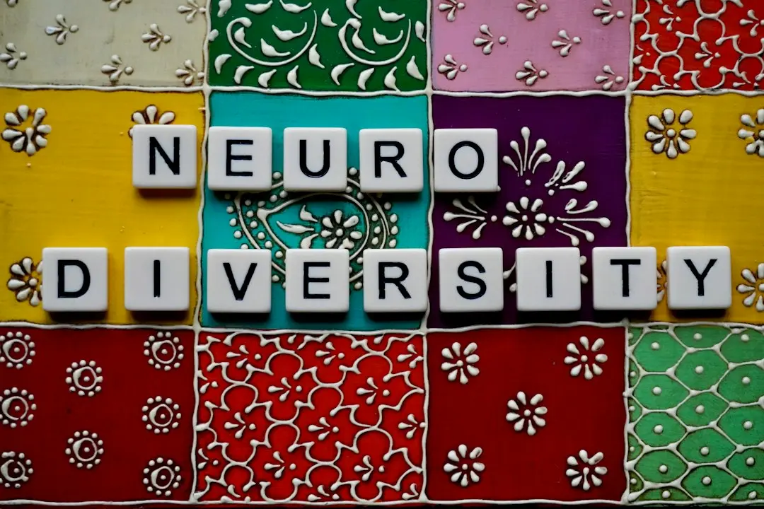 Ce este neurodiversitatea și ce înseamnă paradigmatul neurodiversității
